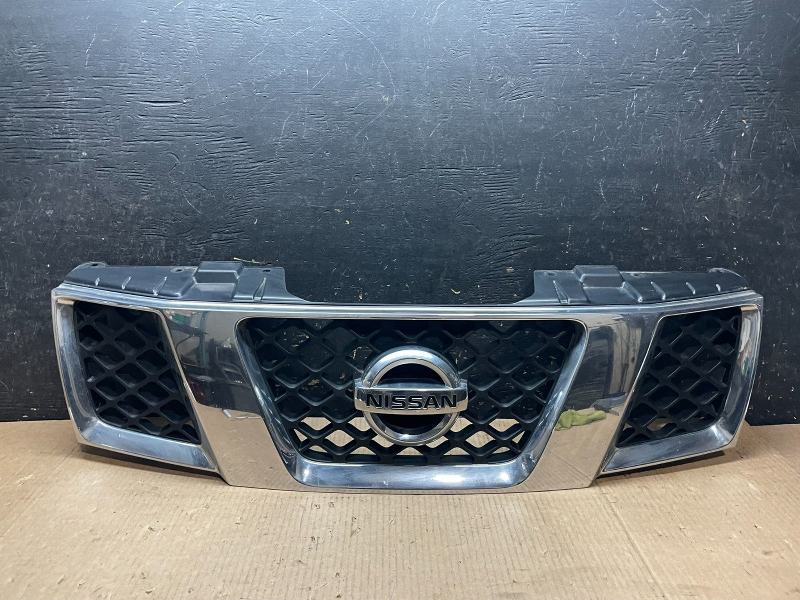 2005 2006 2007 Nissan Pathfinder Chrome Front Upper Grill Grille Oem Y9628 DG0