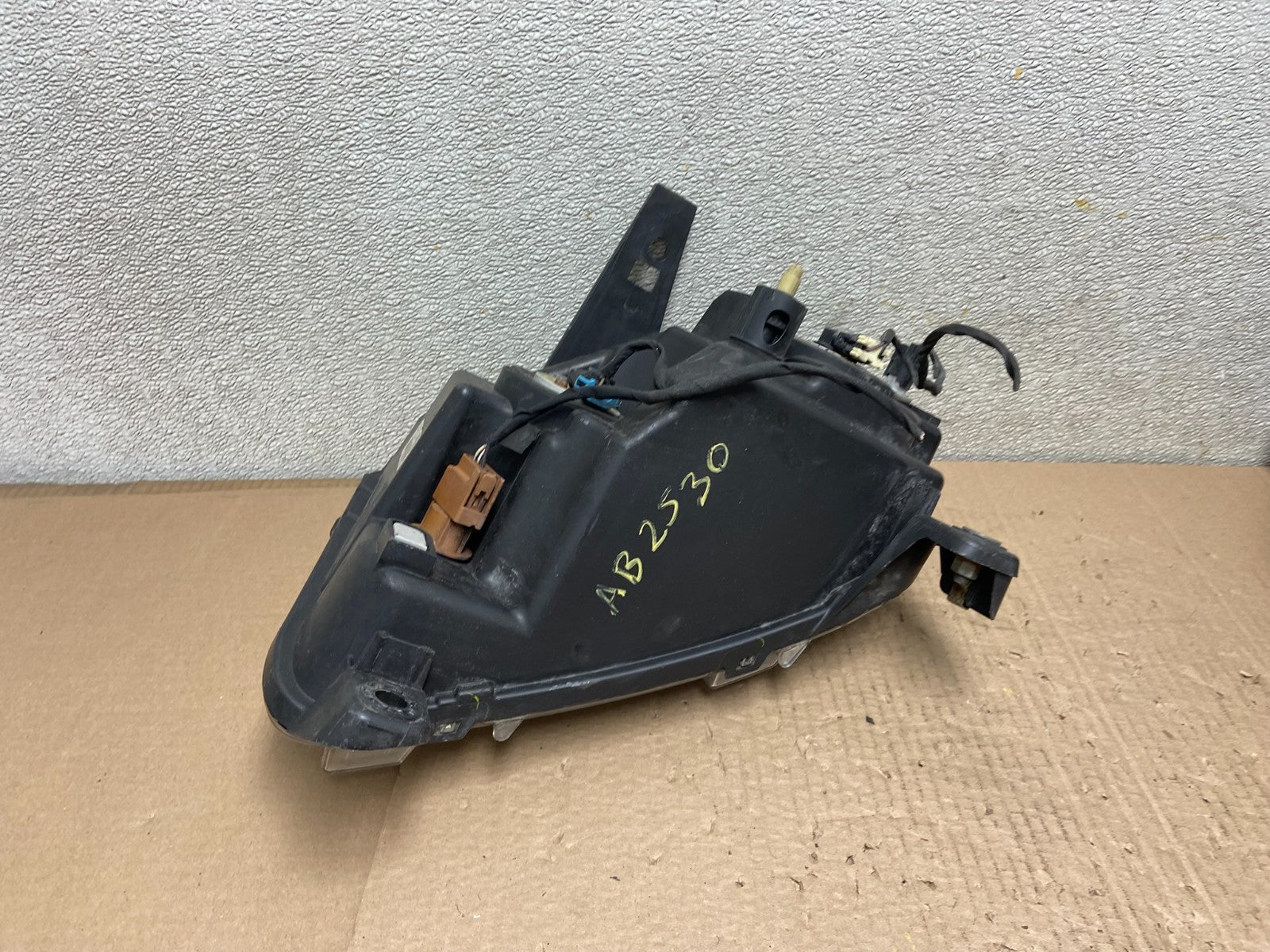 2011-2013 Jeep Grand Cherokee Right Passenger Halogen Headlight AB2530 DW7