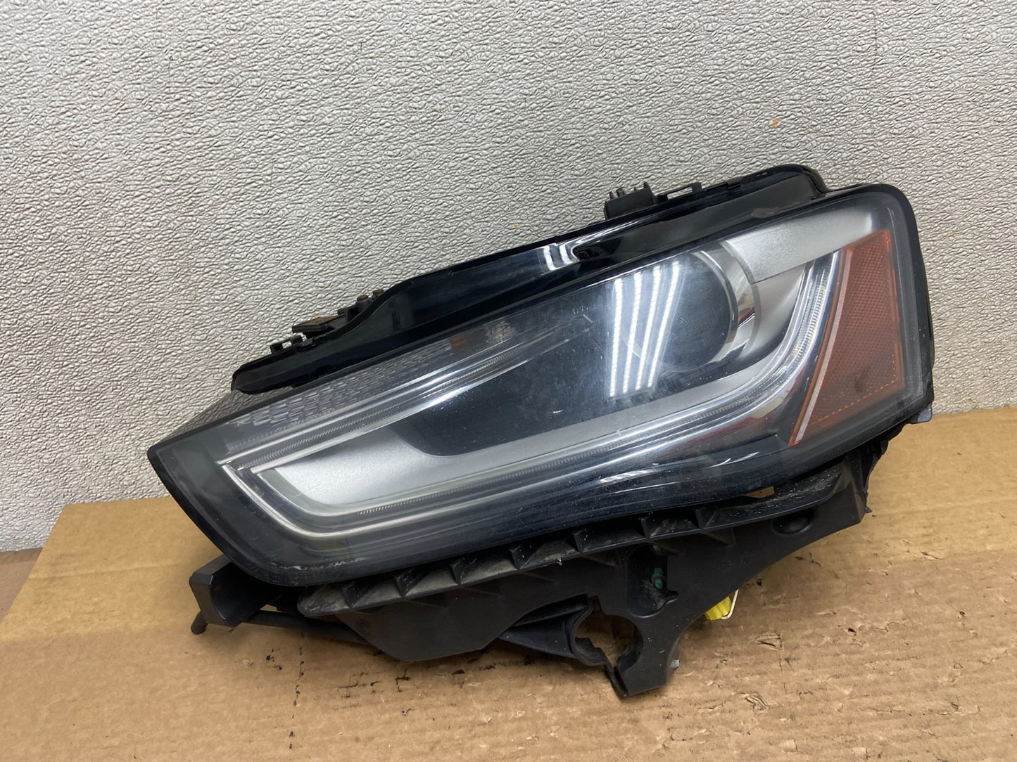 Xenon HID AFS 2013 to 2016 Audi A4 Left Driver LH Side Headlight AB3319 DW0