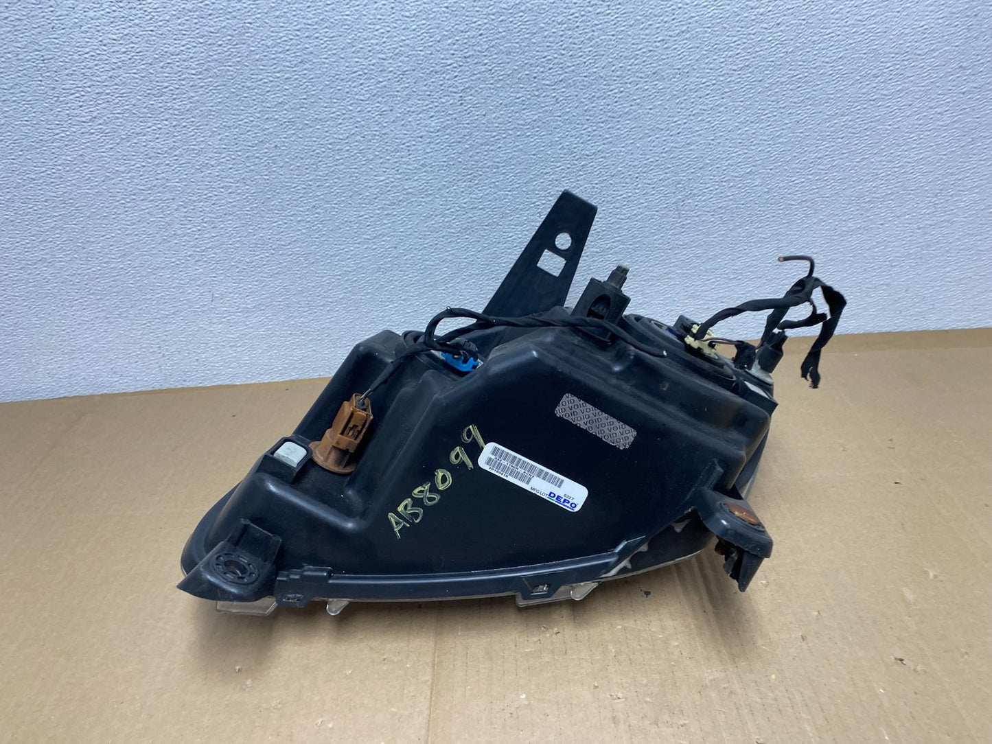 2011-2013 Jeep Grand Cherokee Right Passenger Halogen Headlight DEPO AB8099 DW6
