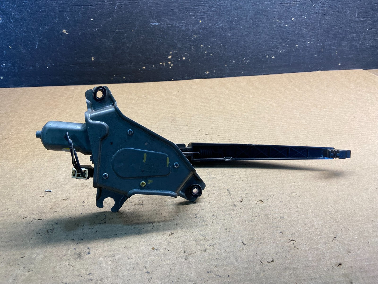 2014-2021 Dodge Durango  Tailgate Back Door Rear Wiper Motor Wiper AA0681 DG5