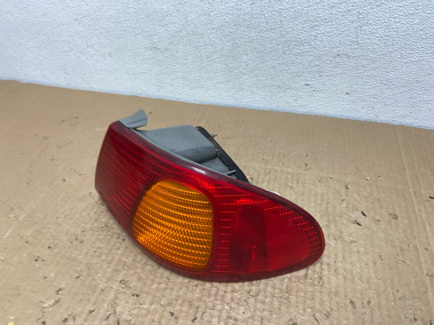 1998 1999 2000 Toyota Corolla Right Passenger Side Tail light OEM AC4016 LK1