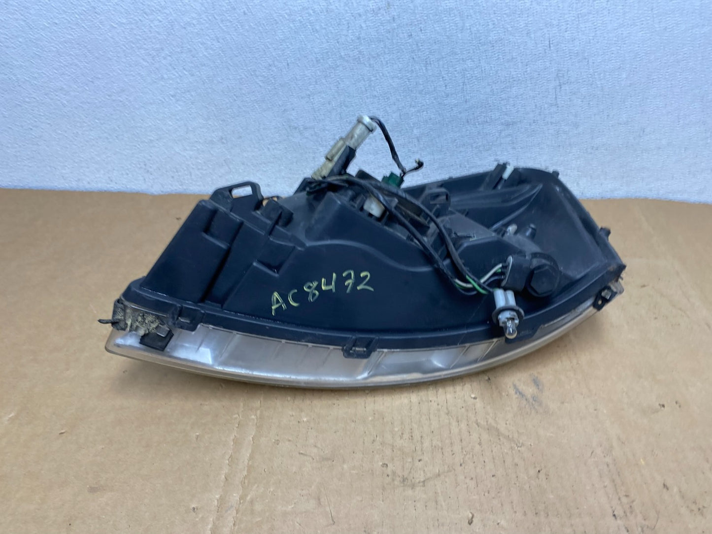 2004 - 2007 Ford Freestar Right Passenger RH Side Headlight Halogen AC8472 DW9