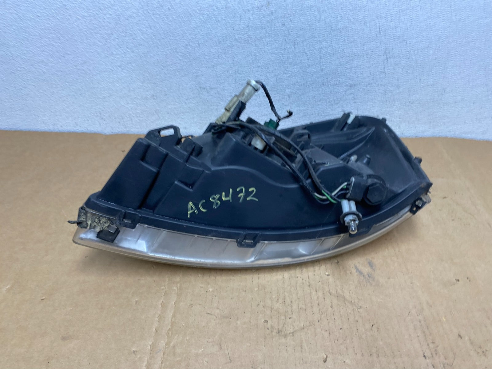 2004 - 2007 Ford Freestar Right Passenger RH Side Headlight Halogen AC8472 DW9