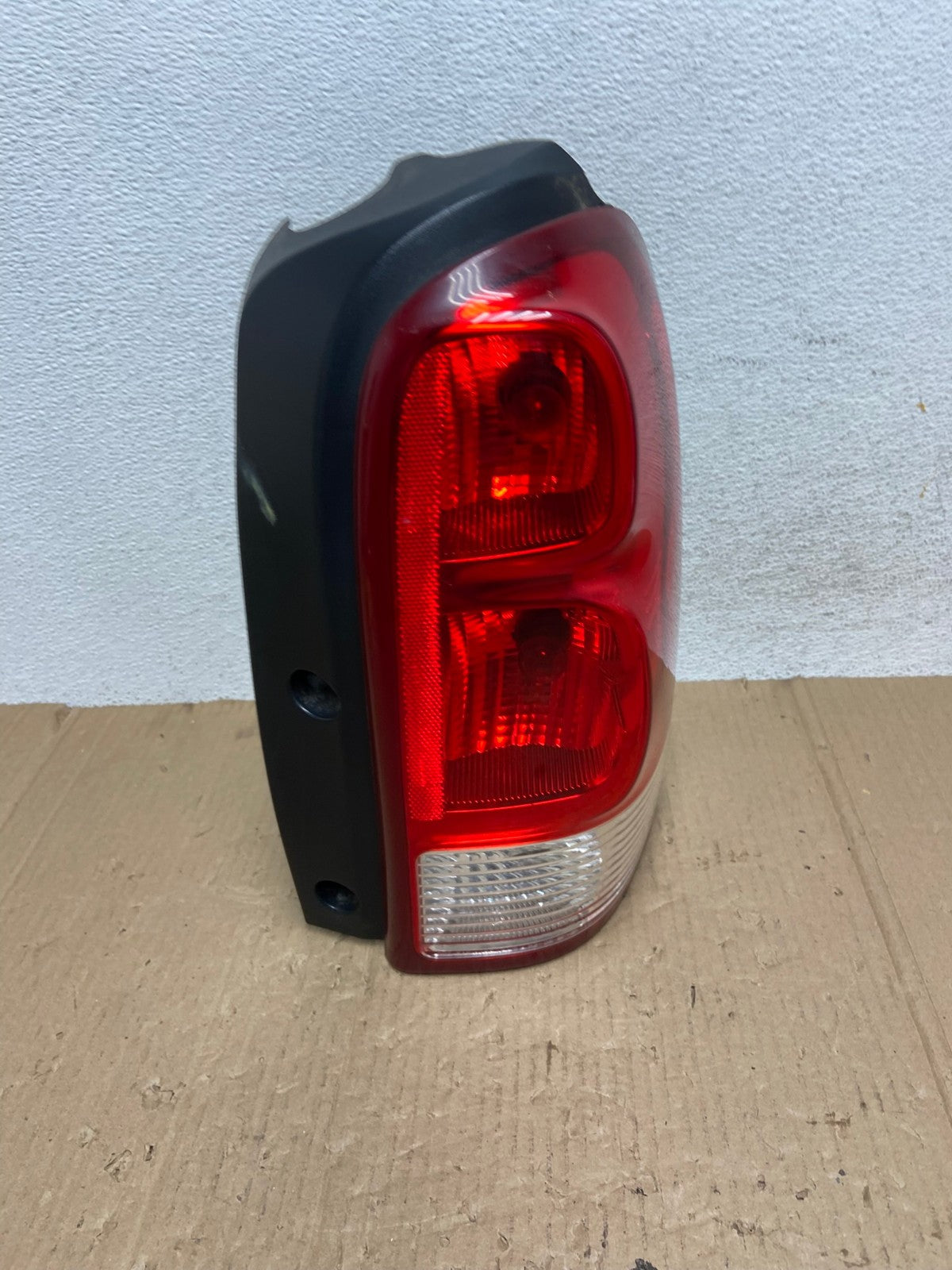 2005 - 2009 Pontiac Montana / Uplander Right Passenger Tail Light AE9020 LK2