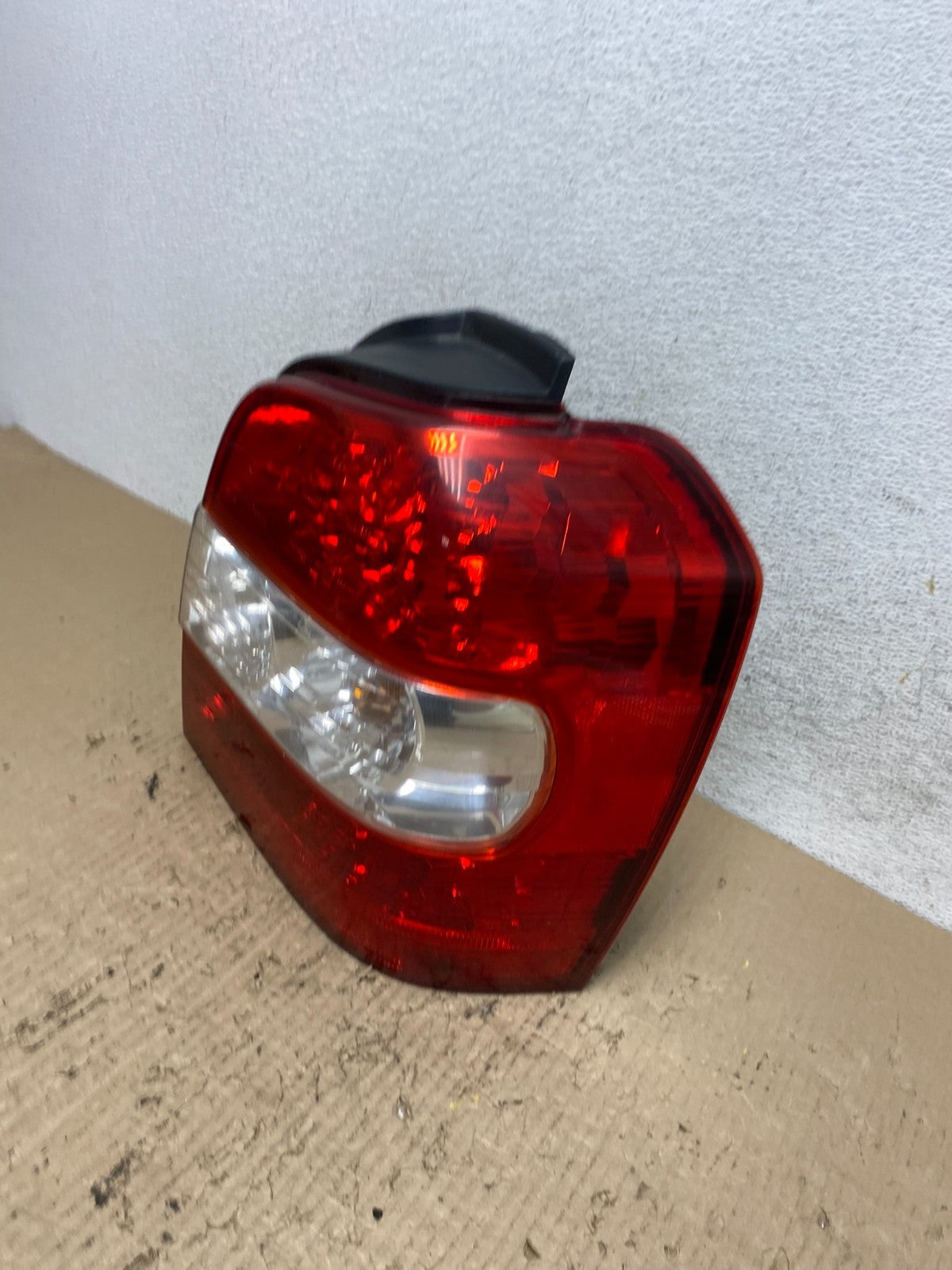 2006-2007 Toyota Highlander Hybrid Right Passenger Side Tail Light AF7128 DW1