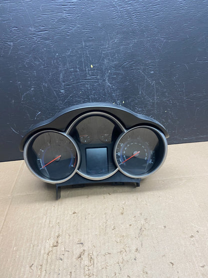 2013 2014 Chevrolet Cruze Cluster Gauge Speedometer 95129378 AB9745 DG0