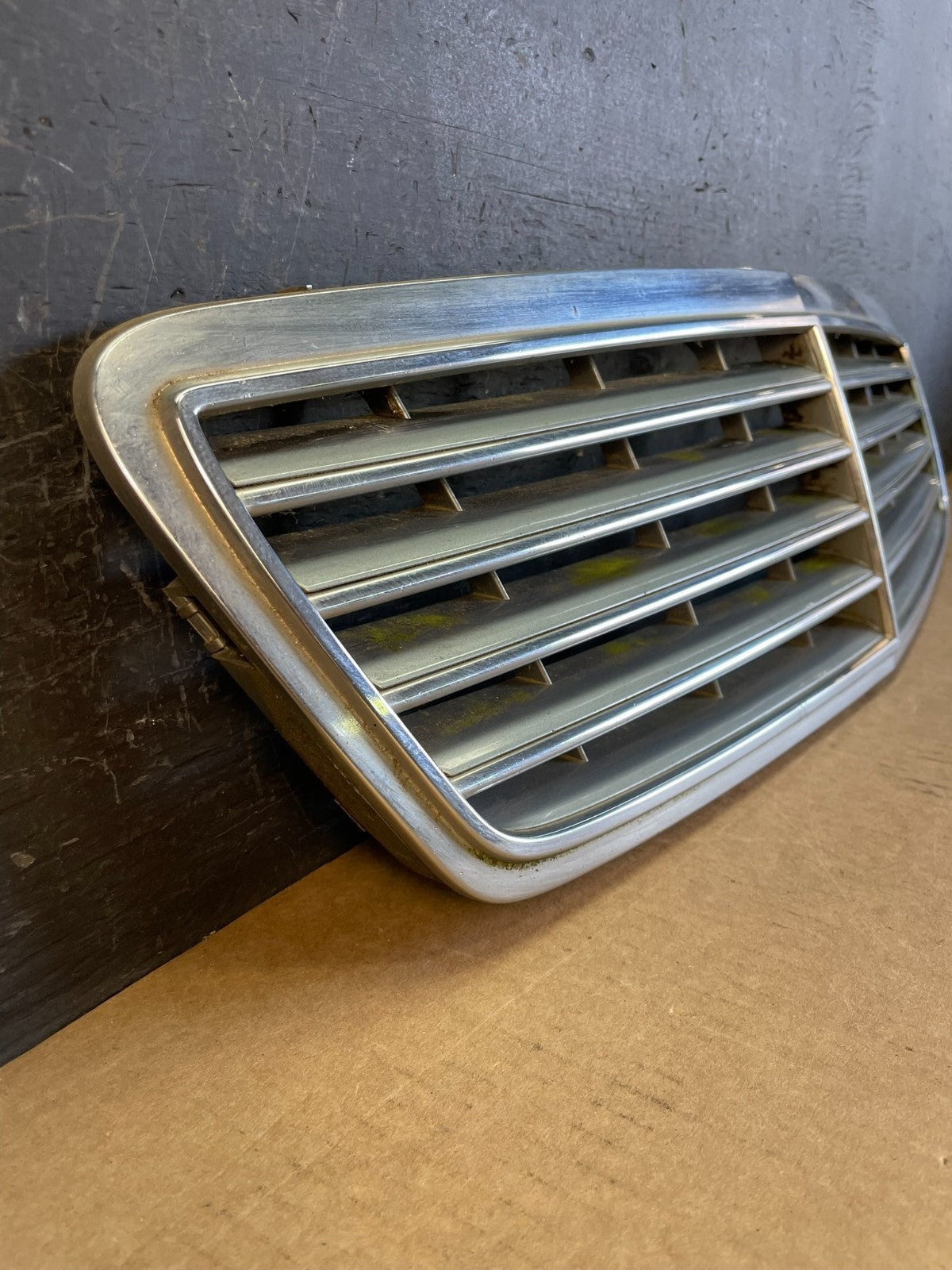2001 to 2004 Mercedes C-Class C230 C320 C350 Front Upper Grill Grille AD0131 DG2