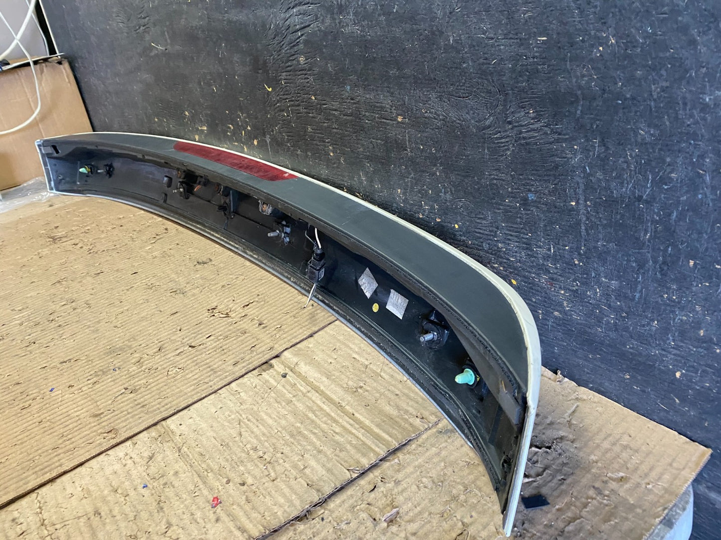 2007 to 2009 AUDI Q7 Rear Tailgate Spoiler W/ 3RD Third Brake Light OEM x0002 DG13