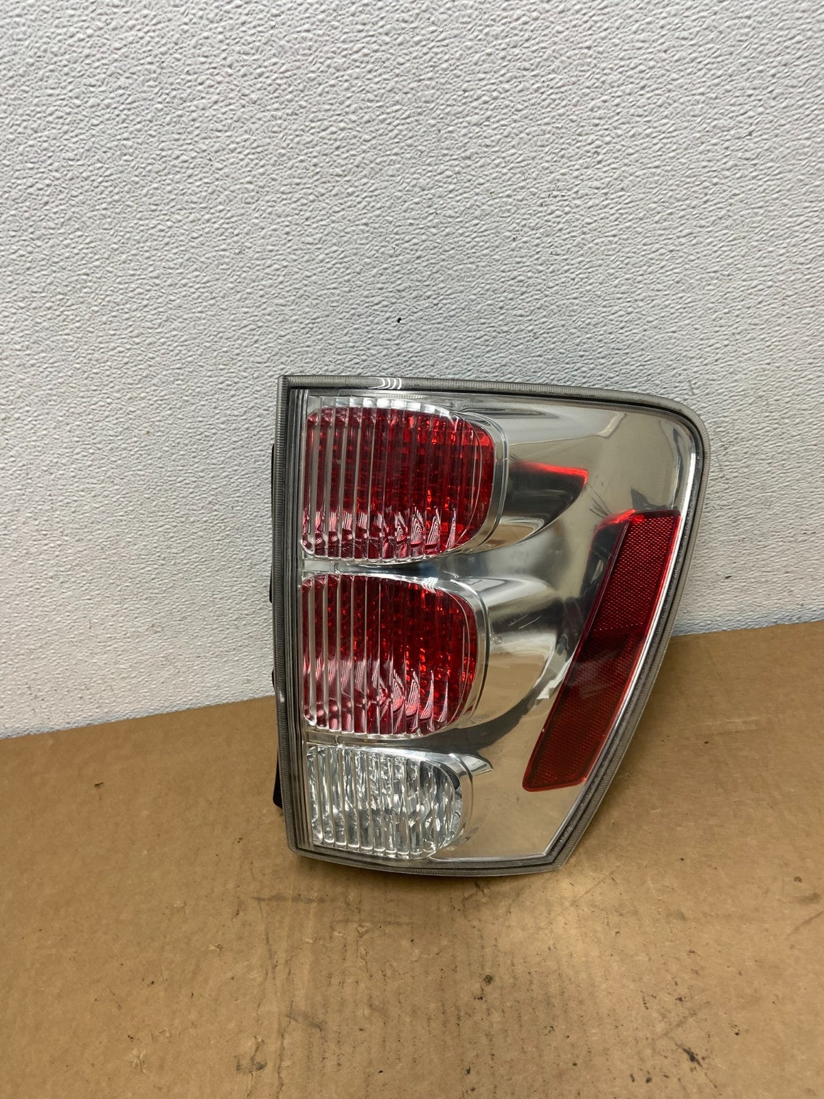 2005 to 2008 Chevrolet Equinox Right Passenger Rh Side Tail Light AC8525 DW0