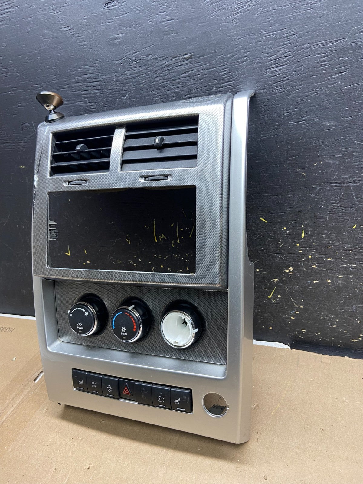 2008 to 2012 Jeep Liberty Dash Climate Temperature Control Radio Bezel ab1942 DG3