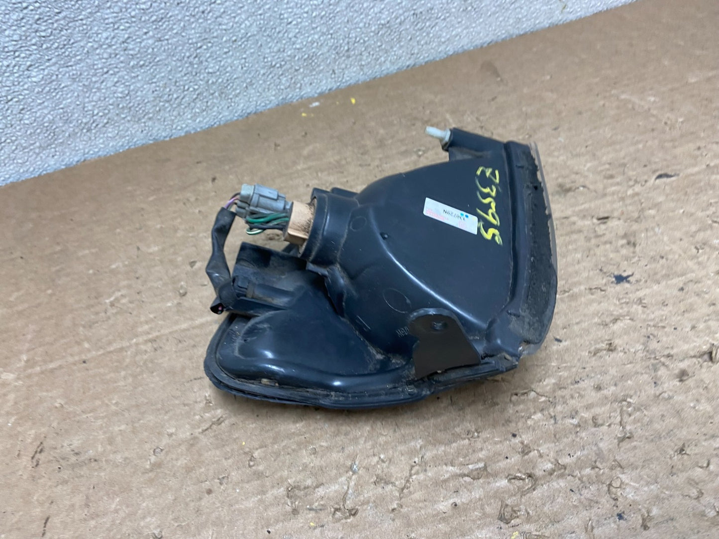1999 to 2004 Nissan Pathfinder Passenger Corner Park Light Turn Signal Z3595 DW4