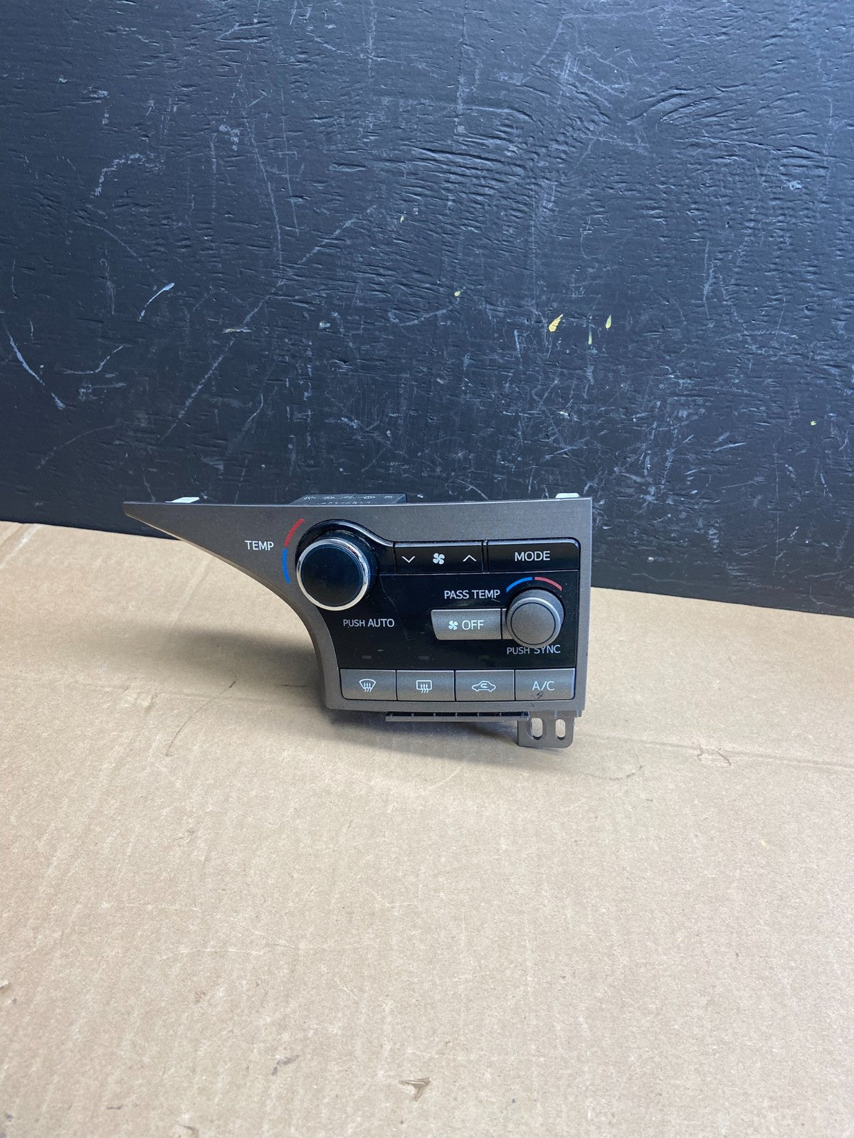 2013 - 2015 Toyota Venza A/C Heater Climate Control Unit Switch AB9250 DG0
