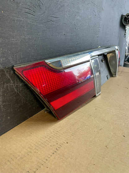 2003 2004 2005 Mercury Grand Marquis Trunk Lid Center Tail Light af5172 DG2