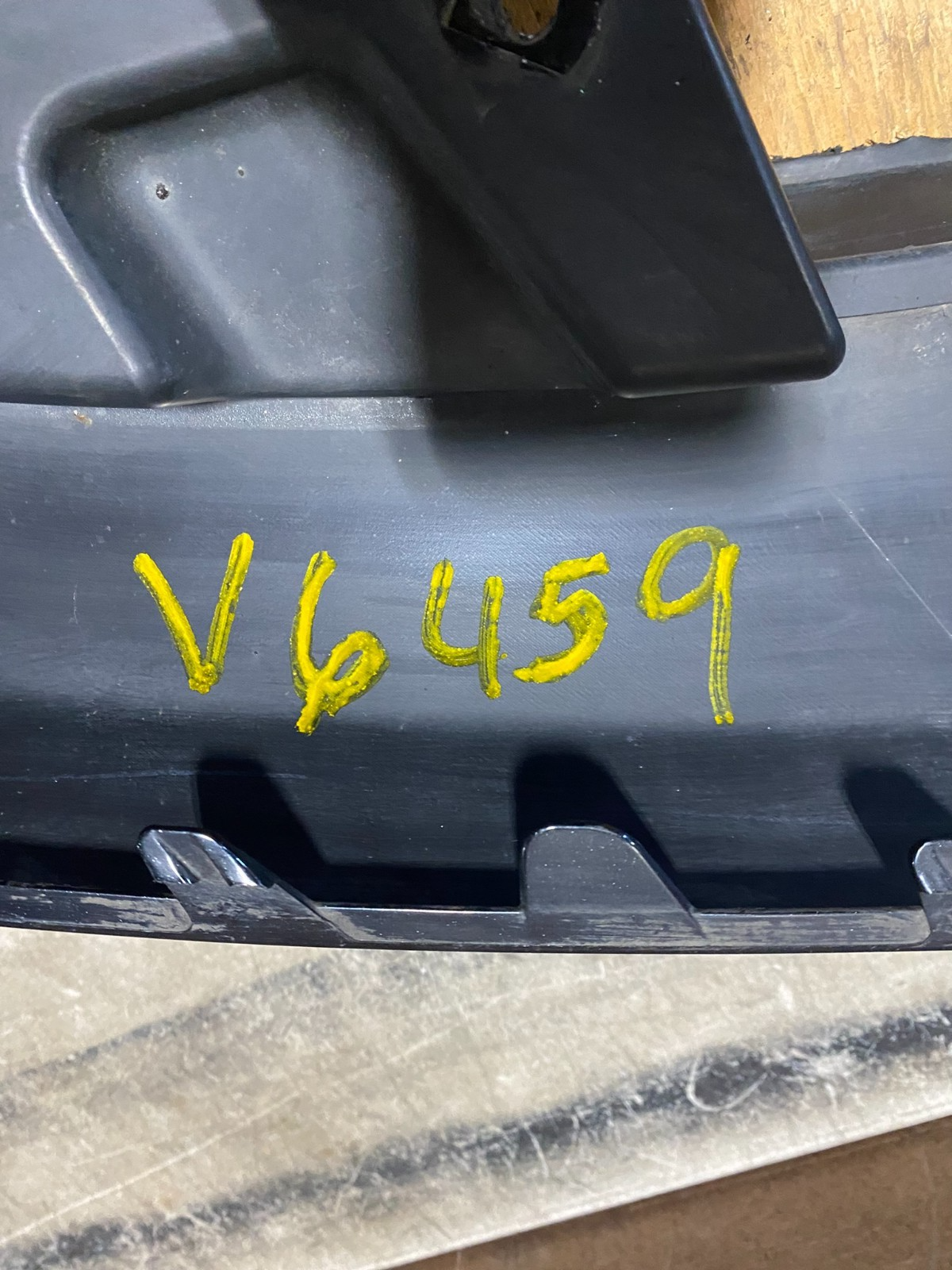 2013 to 2016 GMC Acadia Denali Front Lower Bumper Cover 22814523 V6459 PS7