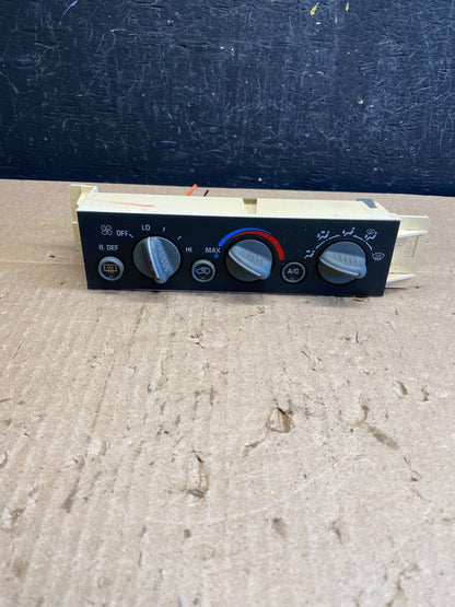 1996 - 2000 Chevrolet Tahoe Suburban A/C Heater Climate Control AC67140