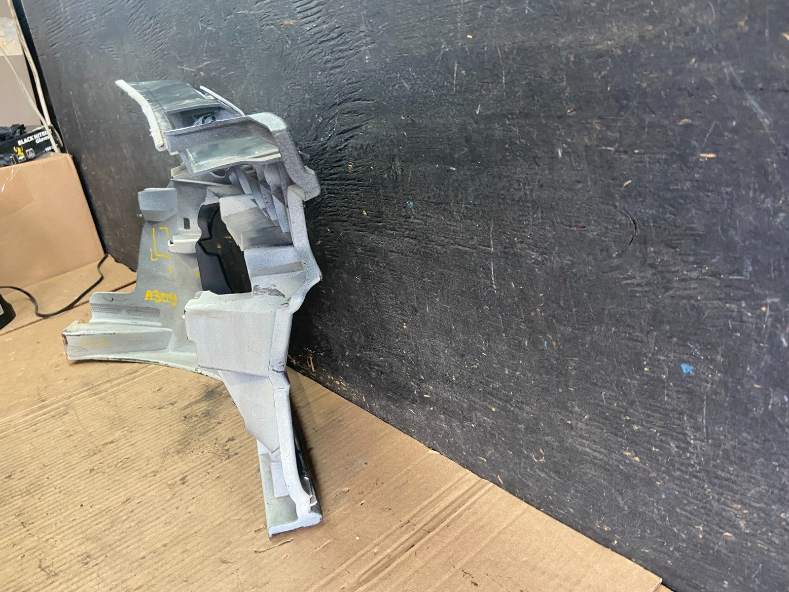 2011-2018 BMW 6 Series F12 F13 M-Sport Front Bumper Left Side Bracket P85894