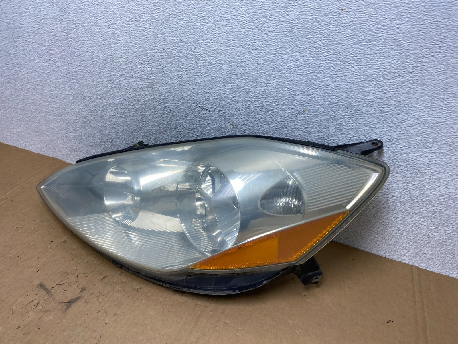 2006 to 2010 Toyota Sienna Left Driver Lh Side Headlight Halogen AD2802 DW1