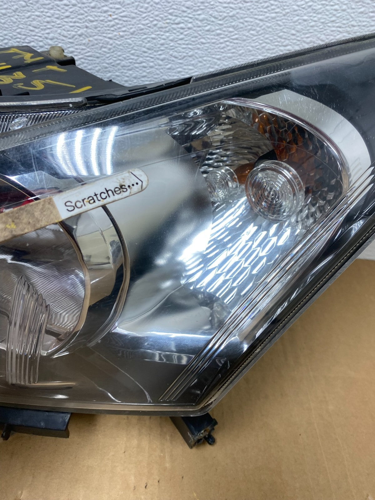 2011 to 2015 Chevrolet Cruze Halogen Left+Right Set Headlights AC8164 DW4