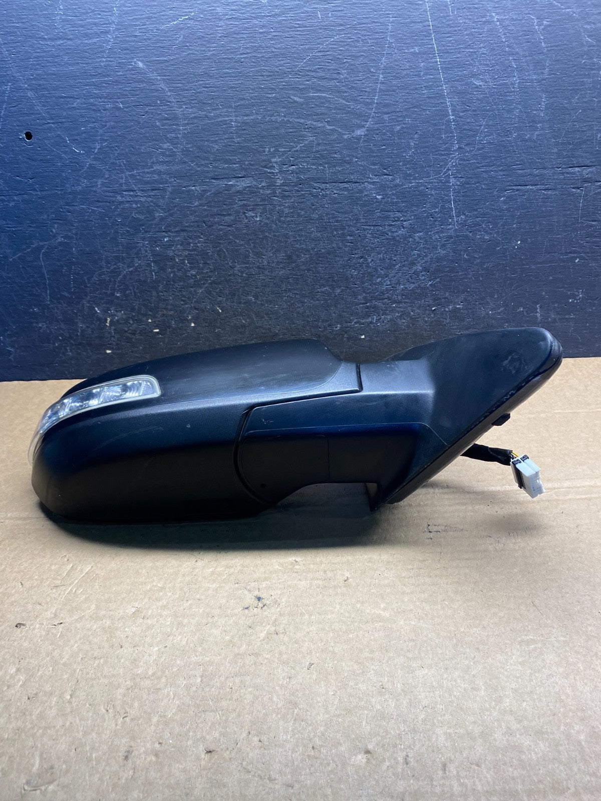 2011 to 2015 Kia Sorento Right Passenger Door Mirror Turn Signal AF8853 DG3