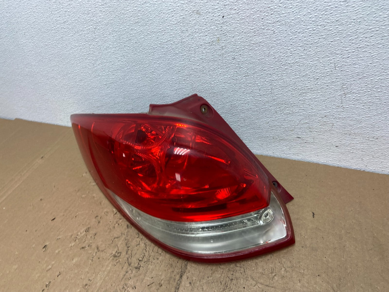 2012 to 2017 Hyundai Veloster Left Driver LH Tail light AC7417 DW1
