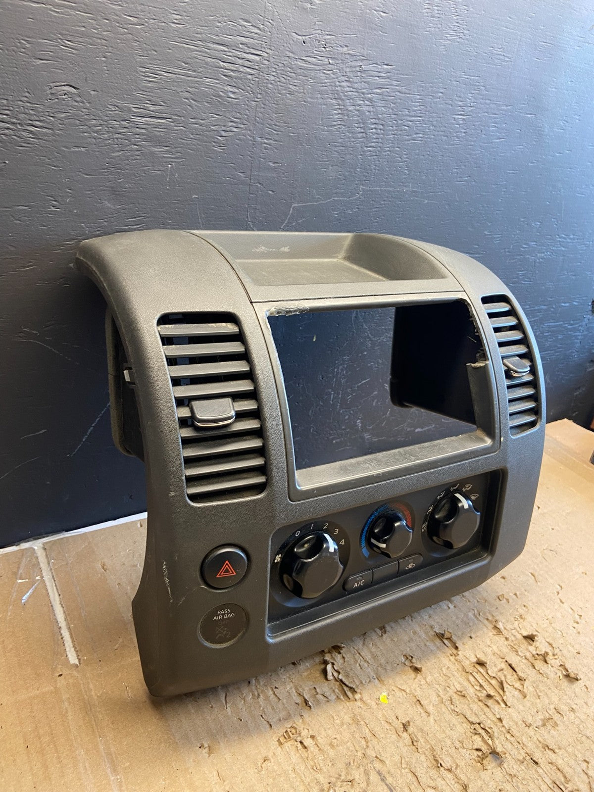 2005-2008 Nissan Xterra Radio A/C Heat Temperature Climate Control OEM AB5901 DG2