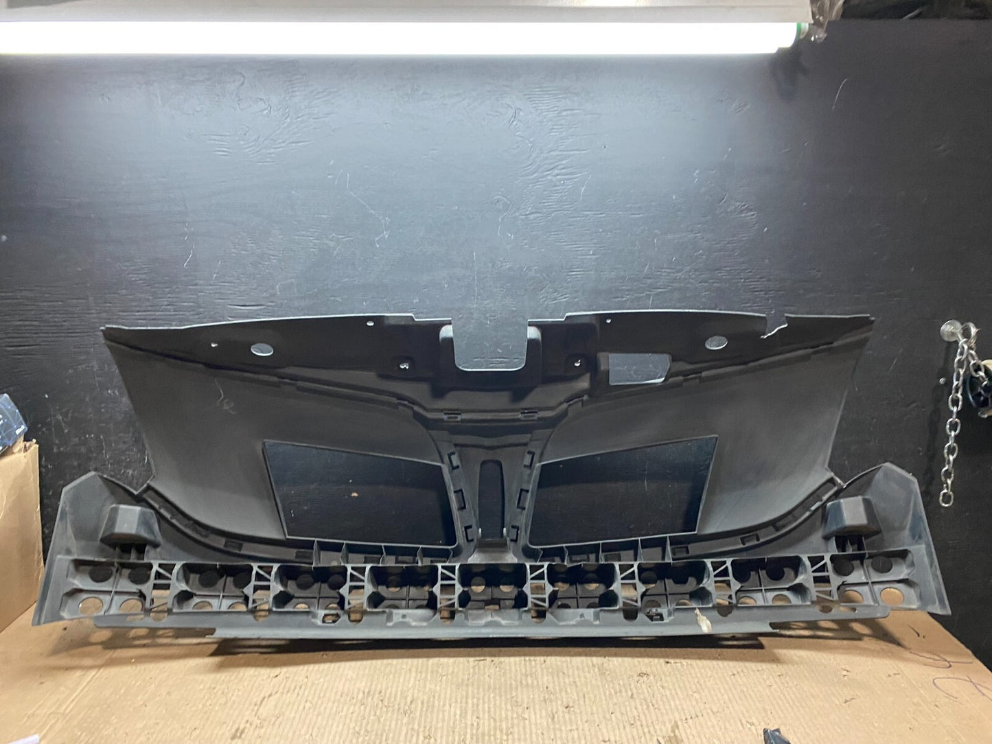 2013 to 2016 Lincoln MKT Grill Grille Support Panel i7820 OEM DG13