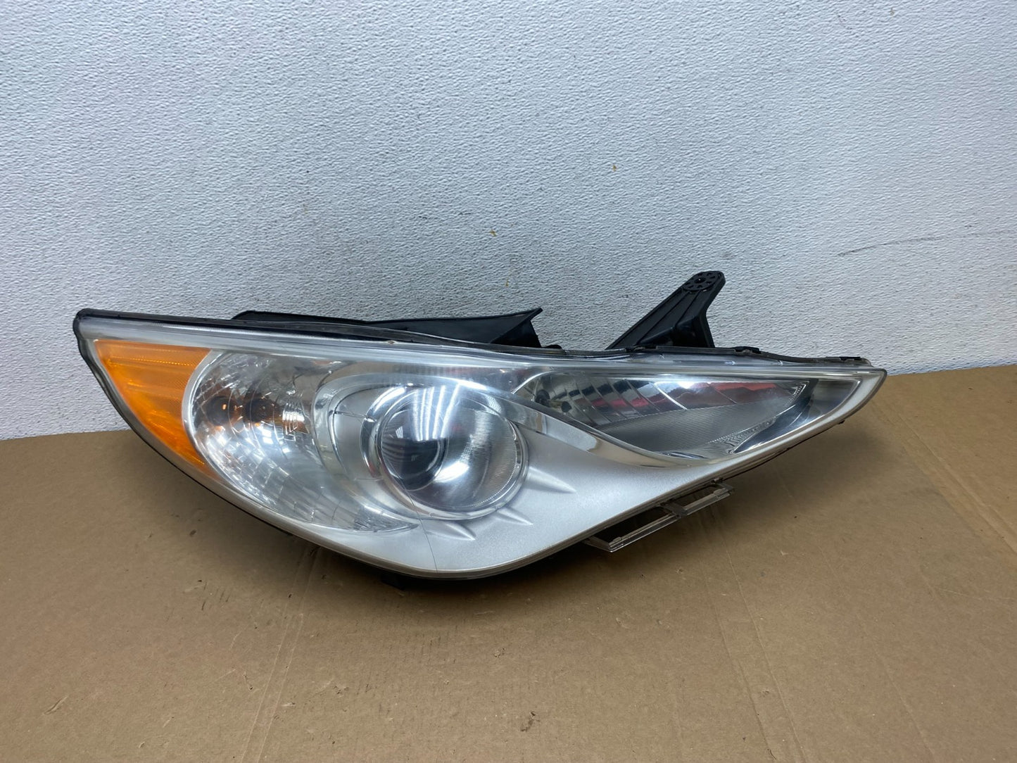 2011 - 2014 Hyundai Sonata Right Passenger Rh Side Headlight Halogen AD7876 DW0