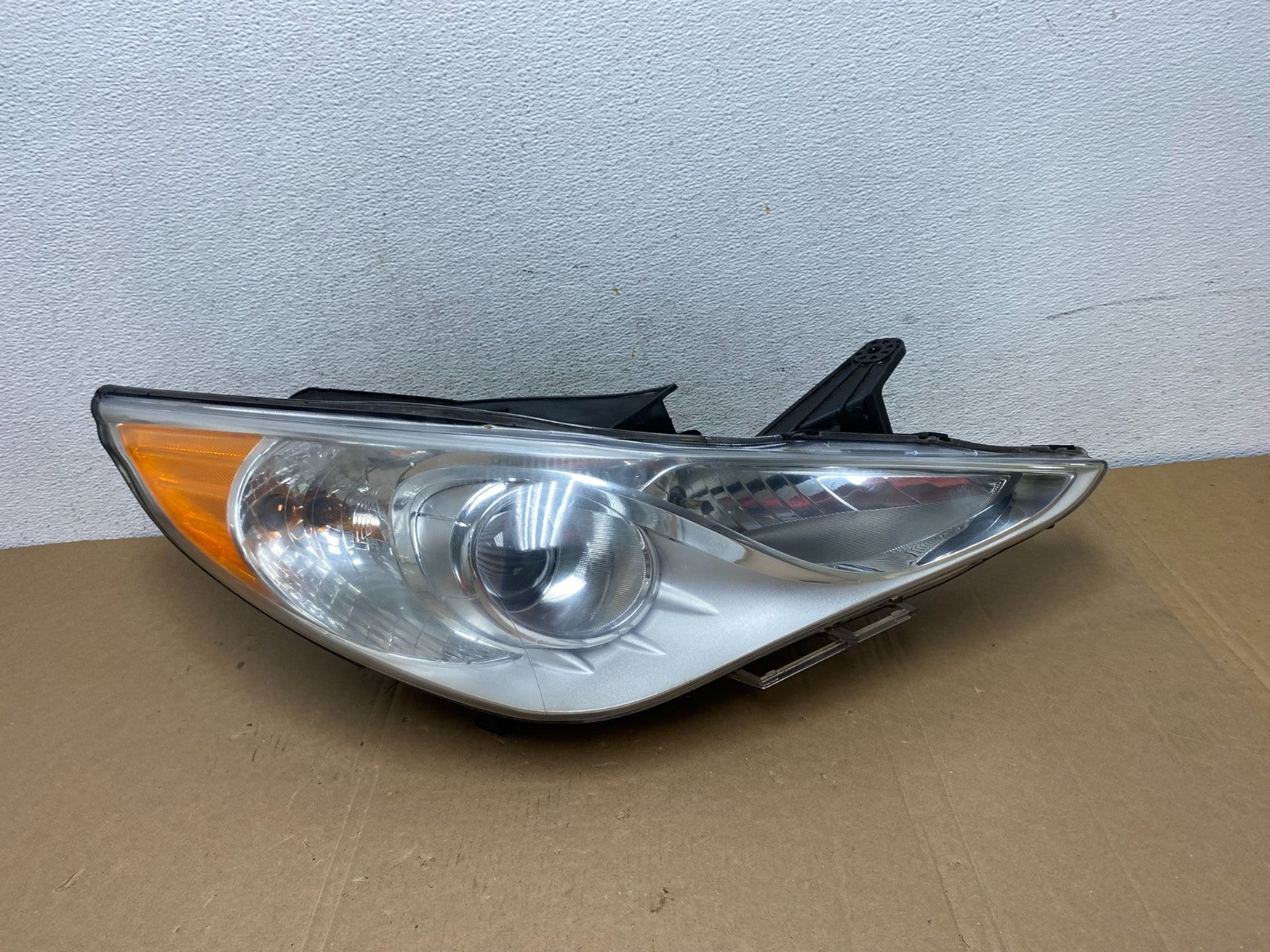 2011 - 2014 Hyundai Sonata Right Passenger Rh Side Headlight Halogen AD7876 DW0