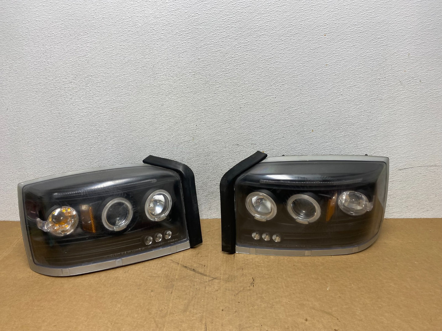2005 to 2007 Dodge Dakota Left+Right LED Black Headlights AD6067 DG0
