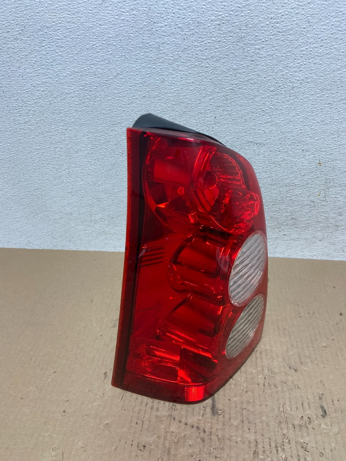 2005 2006 Mazda Tribute Left Driver LH Tail Light AE7056 DW2
