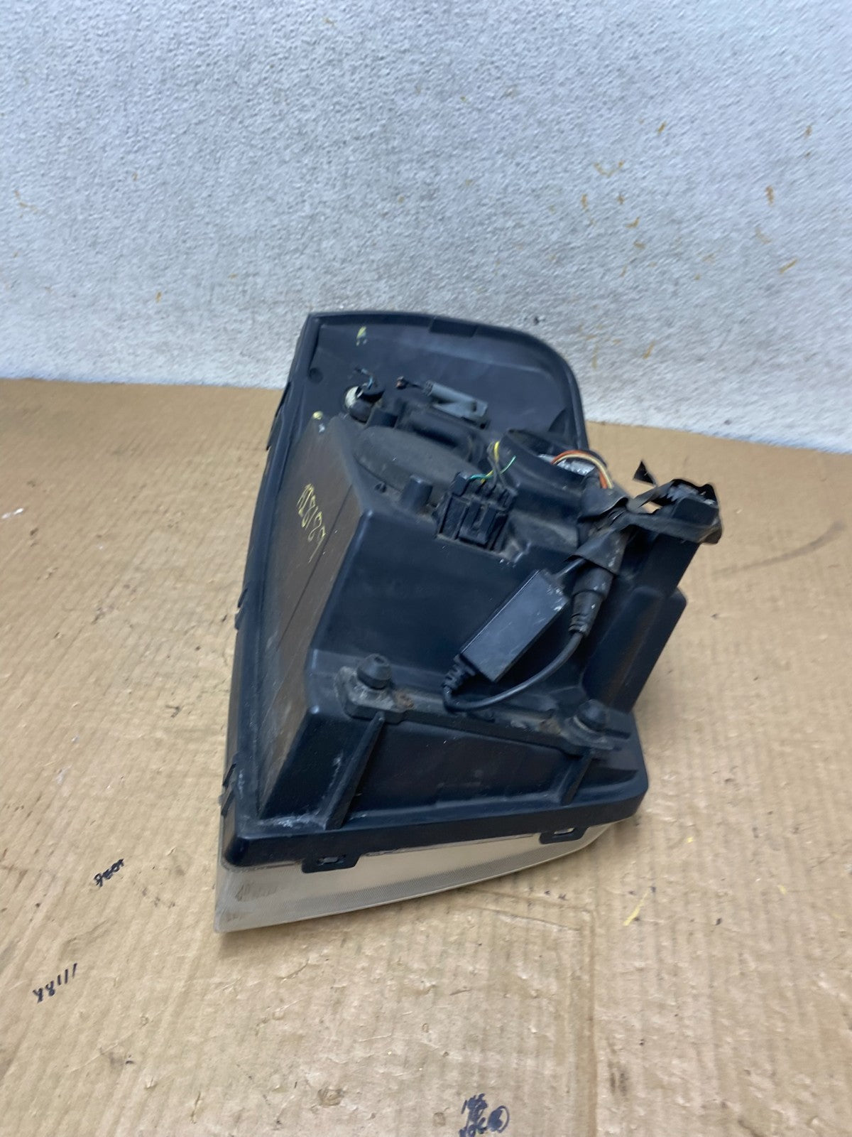 2002 to 2009 Gmc Envoy Left Driver Lh Side Headlight Halogen AI8189 DW7