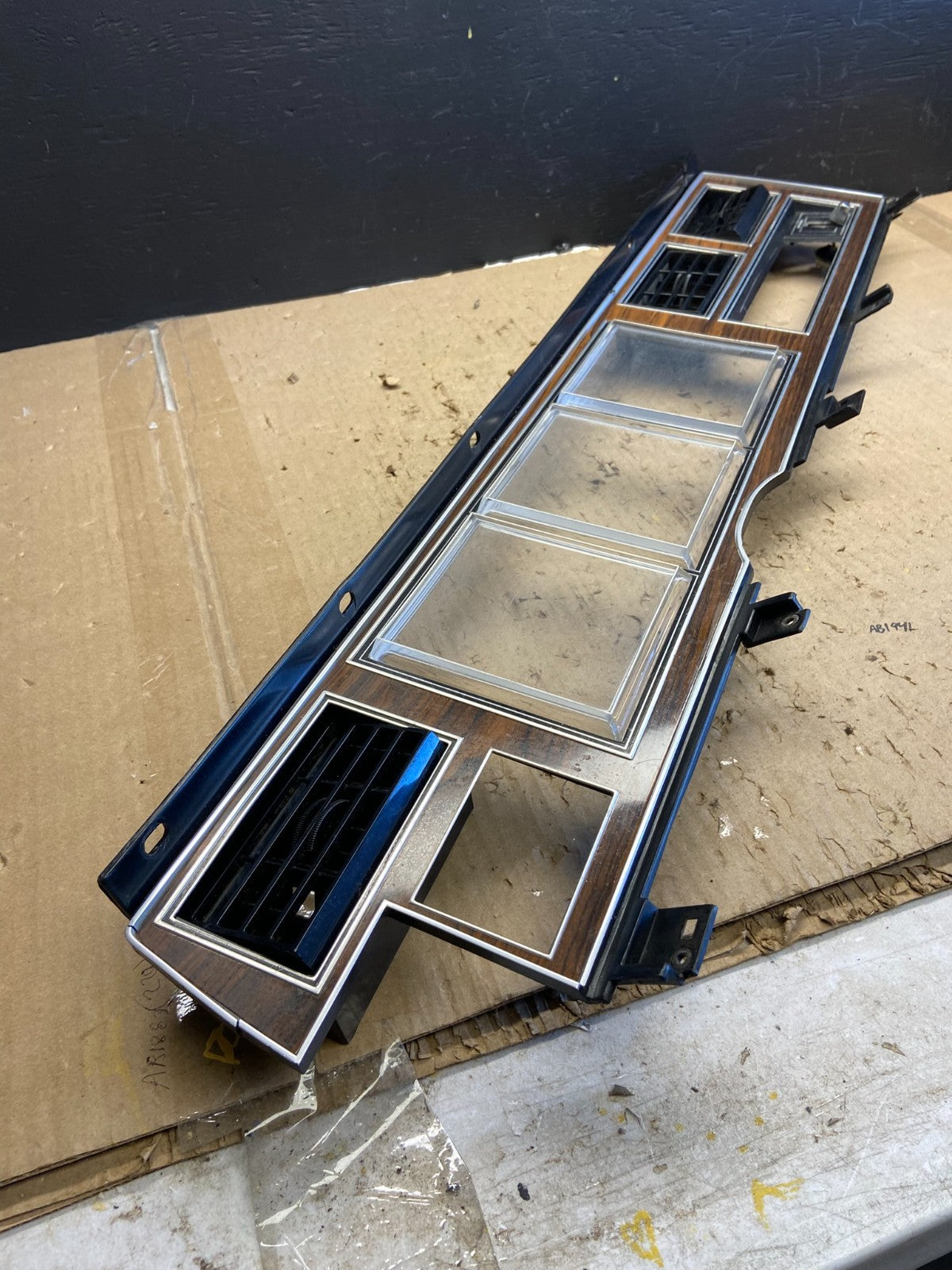 1981-1899 Lincoln Continental Mark VI  Speedometer Dash Bezel Air Vent ab5741 DG1