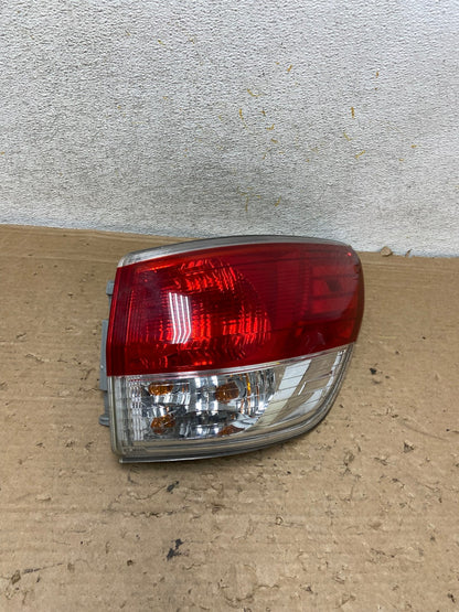 2013 to 2016 Nissan Pathfinder Passenger Right Side Tail Light AH9143 LK0