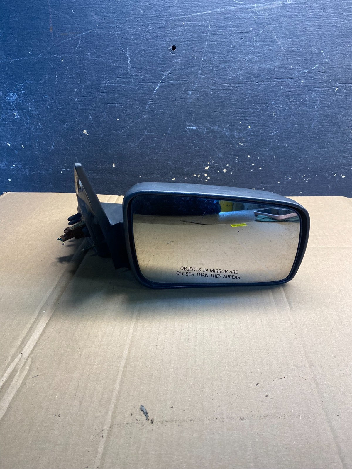 2005 to 2009 Ford Mustang Passenger Right Side View Mirror OEM AB0782 MS8