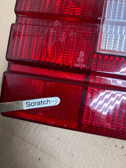 1990 to 1992 Land Rover 800 Right Passenger RH Side Tail Light L7193 DG5