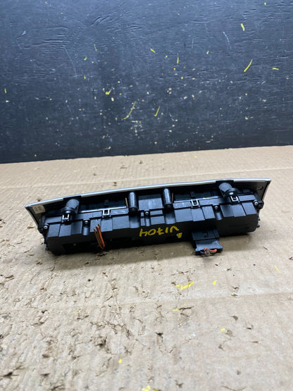 2005 - 2007 Mercedes C230 C240 Center Console Switch Control Unit V1704 DG3