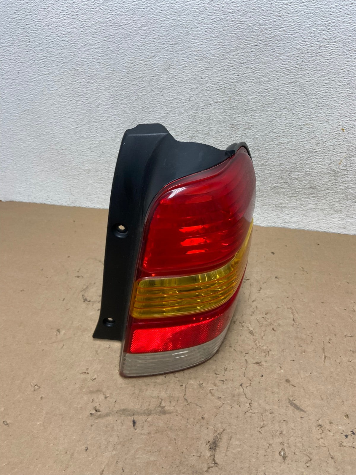 2001 to 2007 Ford Escape Right Passenger RH Side Tail Light AG4475 LK2