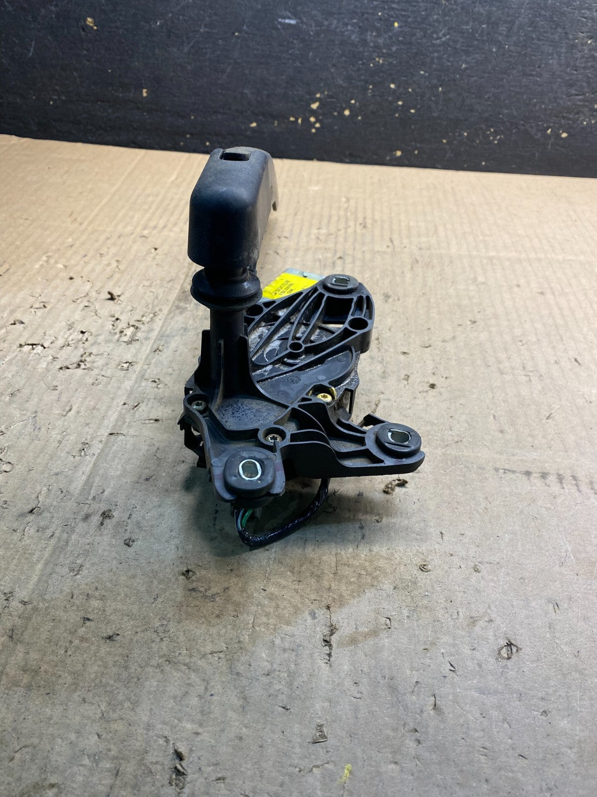 2013 to 2019 Ford Escape Rear Windshield Wiper Motor OEM AB0372 DG4