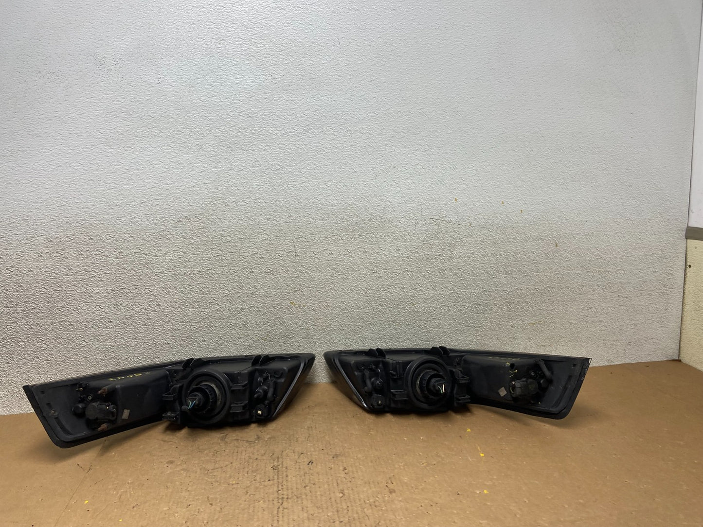 1999 to 2004 Ford Mustang Left+Right Set Side Black Headlights Z8043 DW8