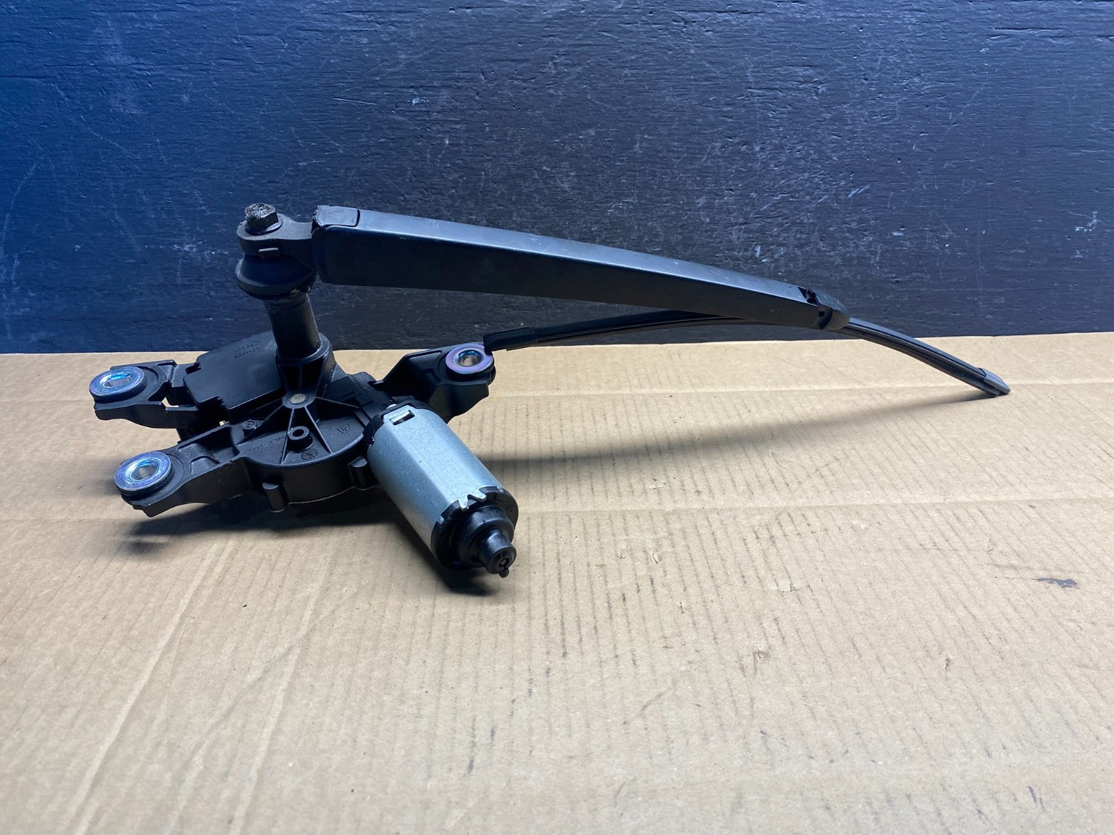 2011 to 2016 Volkswagen Tiguan Rear Window Wiper Motor AD5021 DG1