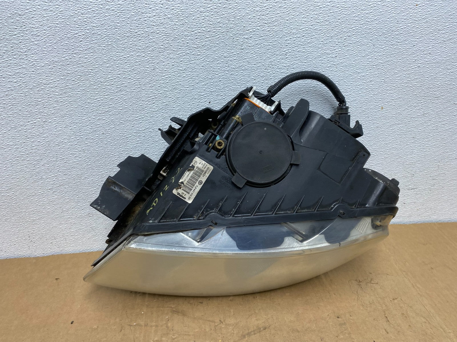 2004 to 2007 Volkswagen Touareg Left Driver Halogen Headlight AD1272 DW8