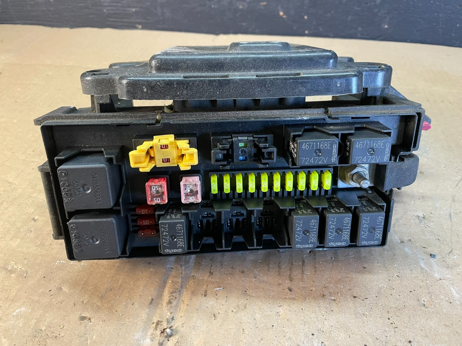 2006 Jeep Grand Cherokee Integrated Power Fuse Box 04692085ab AC5401 DG2