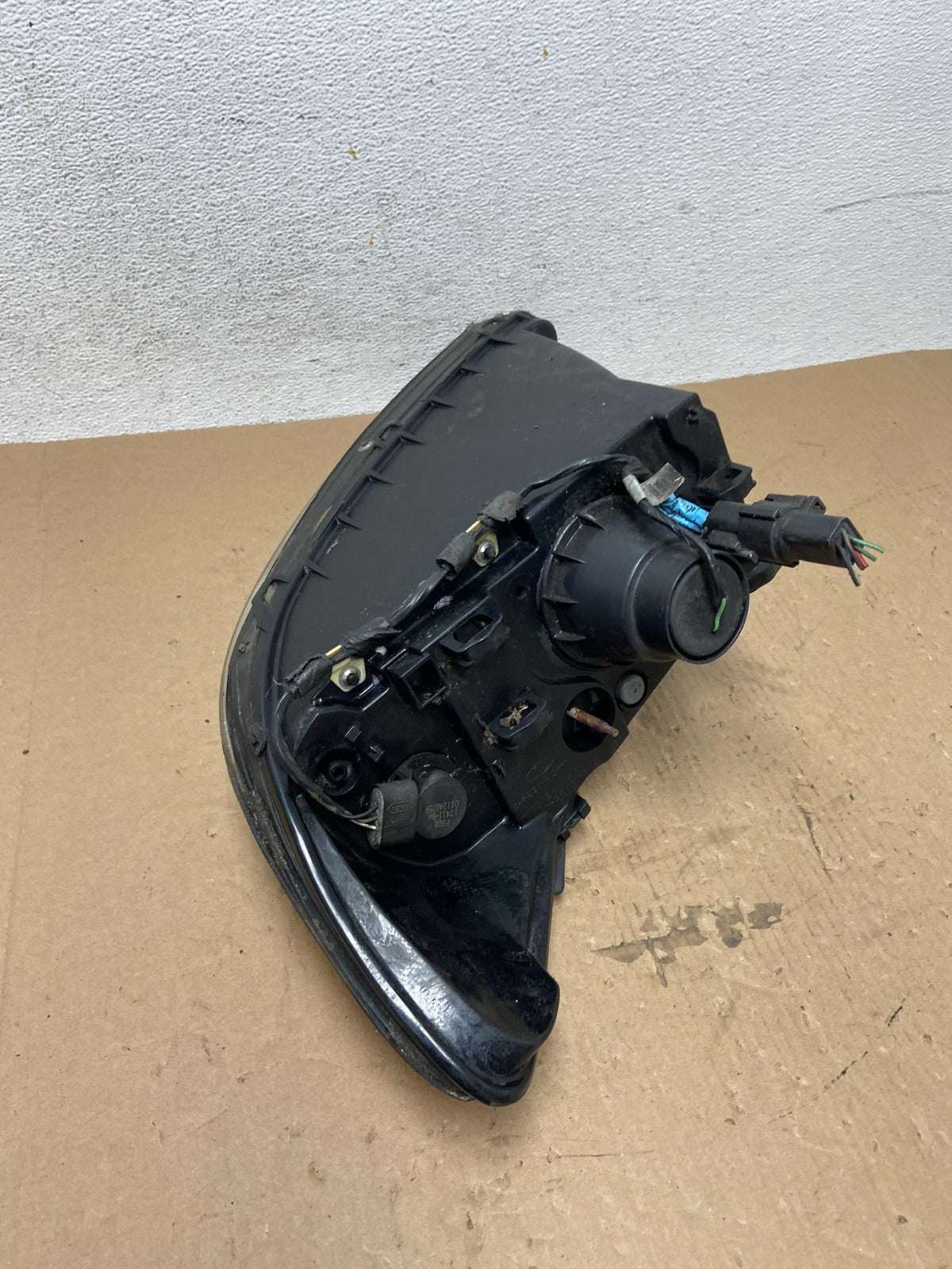 2000 to 2007 Ford Taurus Right Passenger RH Side Halogen Headlight AD7760 DW5