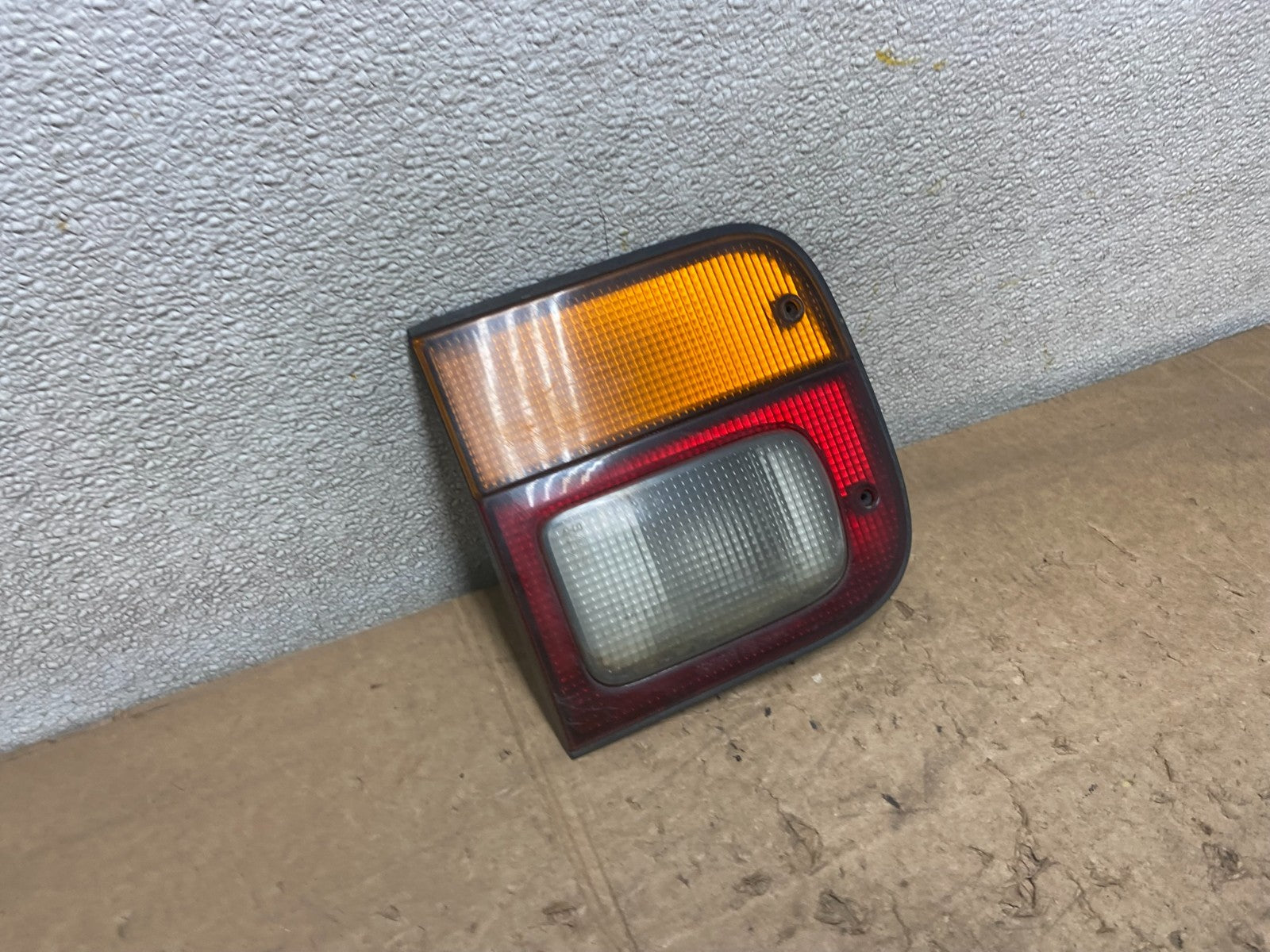1996 to 1998 Mazda Mpv Left Driver LH Side Inner Tail Light Oem Y8268 DW2