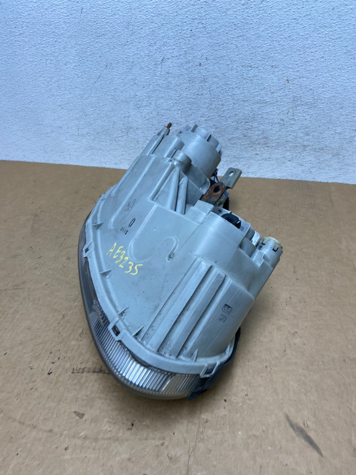 2002 to 2005 Hyundai Sonata Left Driver LH Side Headlight Halogen AE3235 DW5