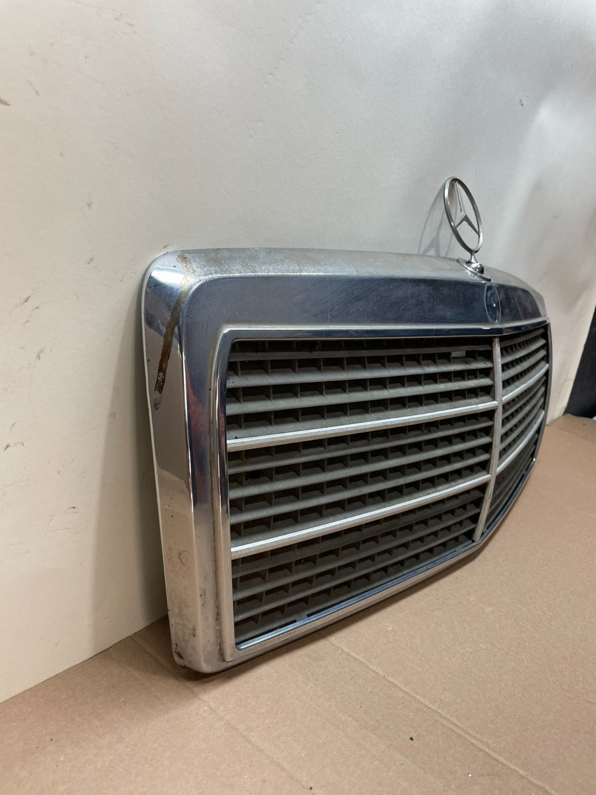 1986-1993 Mercedes-Benz 260E 300E 300TE 400E W124 Front Upper Grille AI8583 DG2