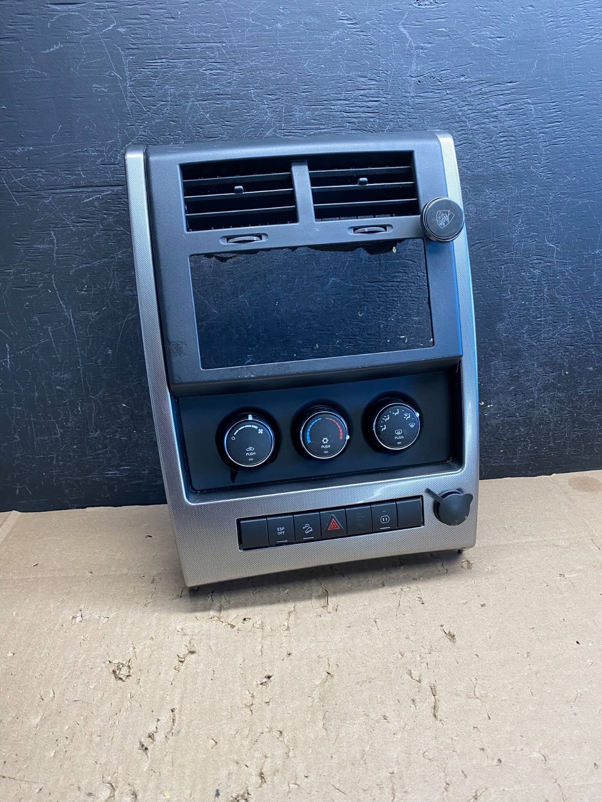2008 to 2012 Jeep Liberty Dash Climate Temperature Control Radio Bezel AJ1623 DG0