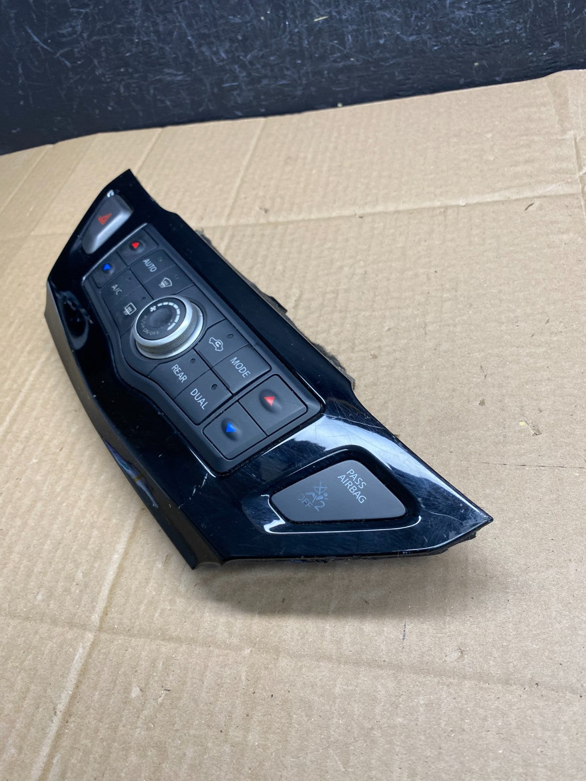 2013 to 2018 Nissan Pathfinder Radio Audio Climate Control AC9329 DG3