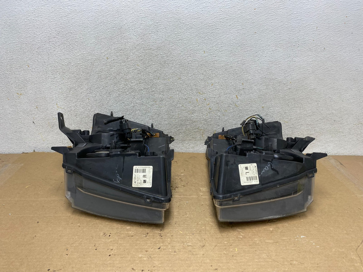 2007 to 2013 Chevrolet Suburban Tahoe Left+Right Set Headlights AH8163 DW13